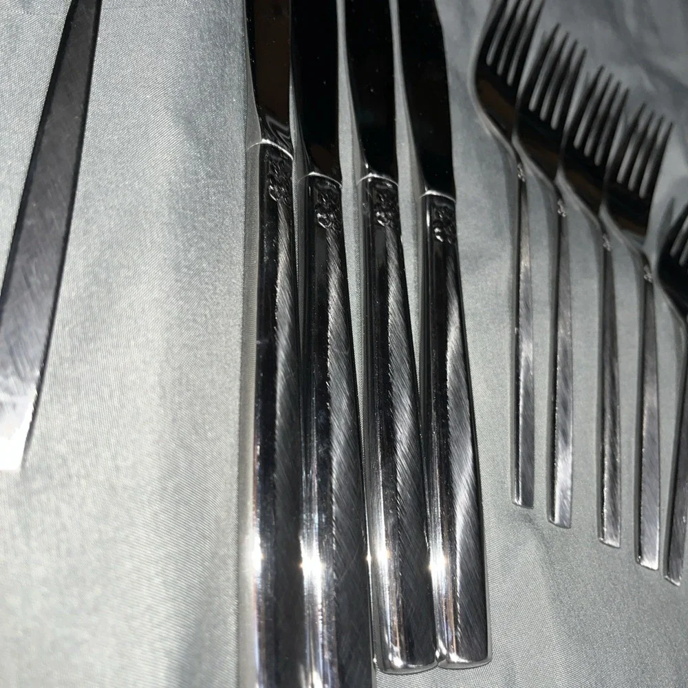 20 Piece SERVICE FOR 4 Oneida Ltd MELISSA Stainless Flatware Spoons Forks Knives